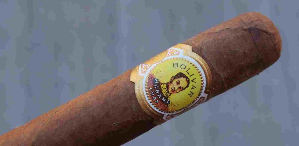 玻利瓦尔 皇家加冕 品吸 - 高希霸雪茄