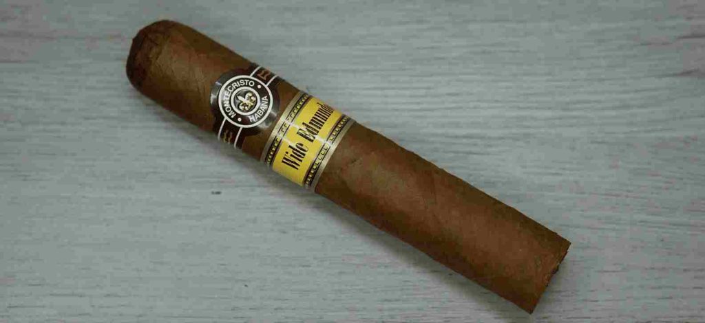 蒙特克里斯托 艾蒙多 品吸 - 高希霸雪茄