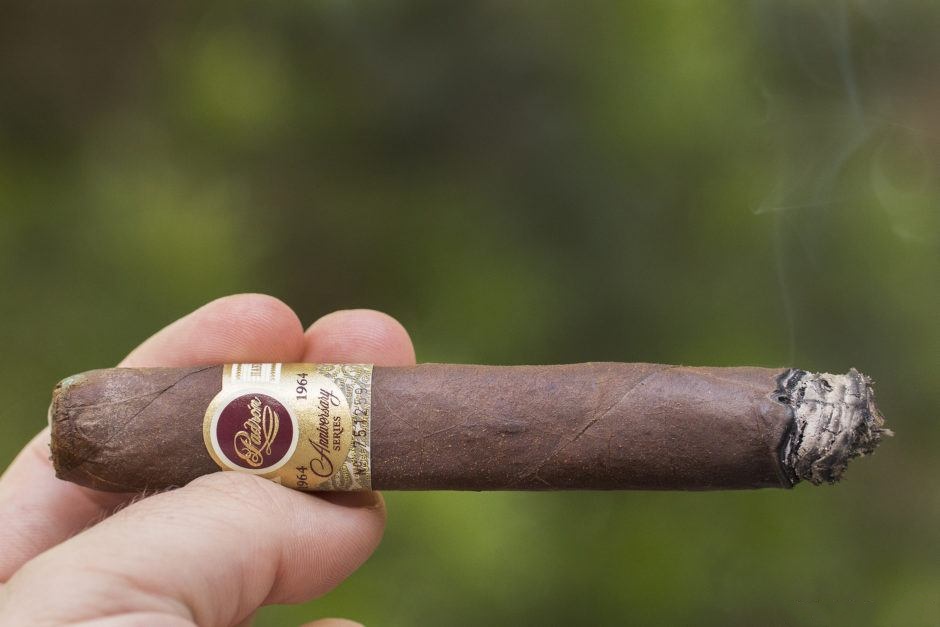 帕德龙 1964周年系列马杜罗 品吸 - 高希霸雪茄